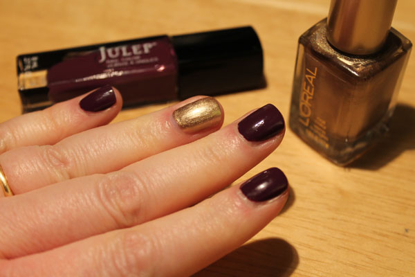 I started with purple on four nails and gold on ring finger. 