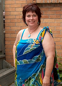 How to tie a plus size sarong around your shoulder.