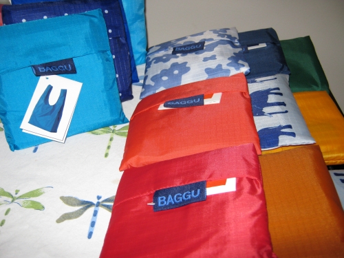 colorful shopping bags from Baggu